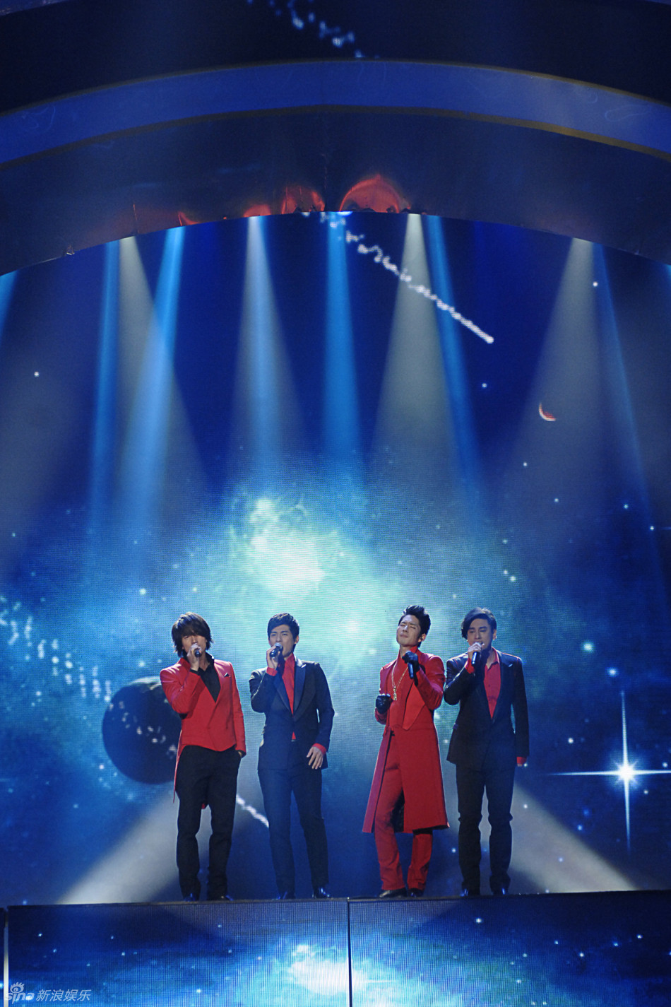 组图:江苏卫视春晚落幕 赵本山助阵f4重聚_高清图集_新浪网
