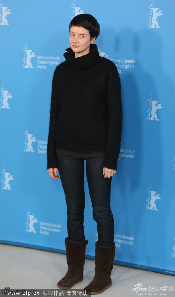 组图:《她们看见一头熊》亮相 罗曼妮红唇抢镜_高清图集_新浪网