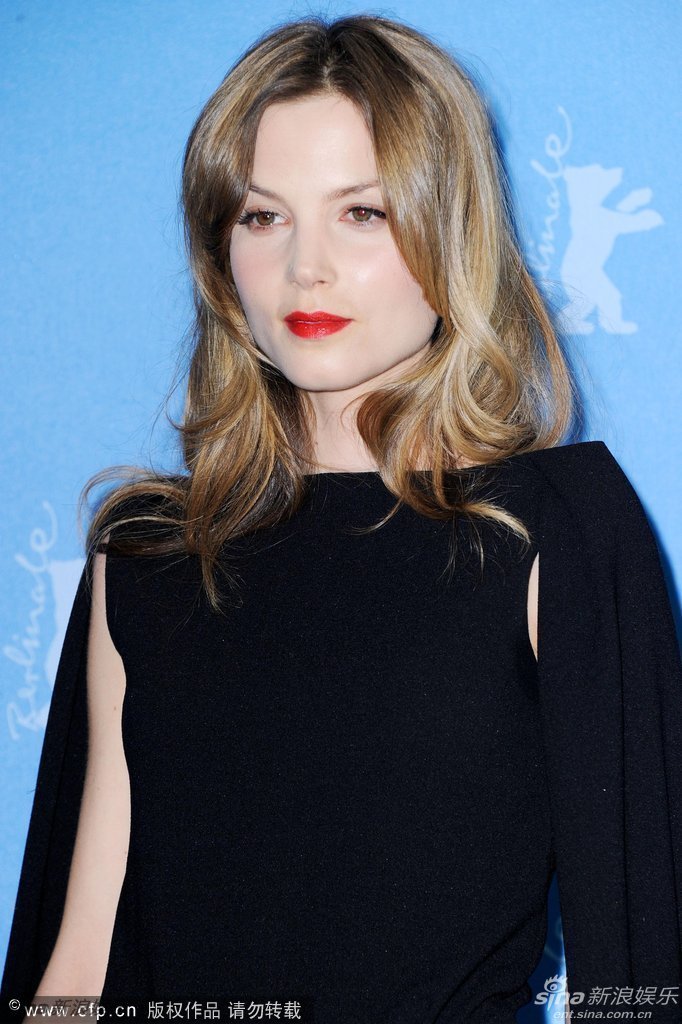 组图:《最佳出价》发布 西尔维娅获杰弗里献吻_高清图集_新浪网