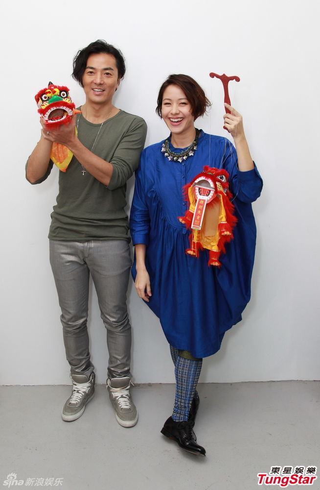 林嘉欣郑伊健甜蜜互动喜气拜年