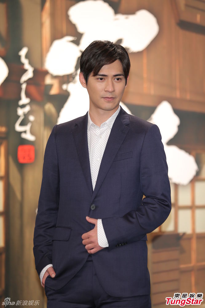 周渝民试片会中分造型文艺儒雅 张钧甯绿裙(图)_高清图集_新浪网