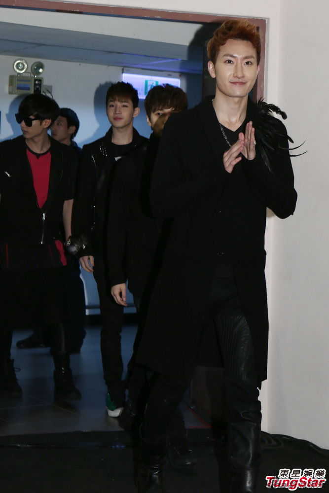 组图:sj-m赴台中文大升级 动感舞曲high翻全场_高清图集_新浪网