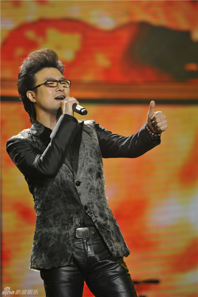 新浪娱乐讯 2月23日晚,中国好声音对战最强音新年首演武汉站在武汉