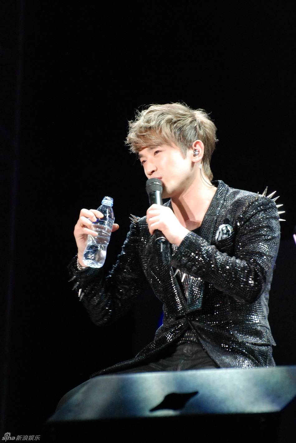 高清组图:神话李玟雨北京会歌迷劲歌热舞_高清图集_新浪网