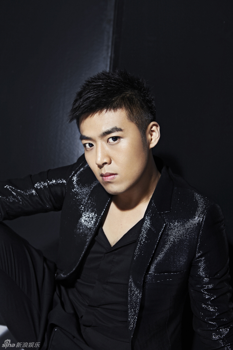 组图:王今铎拍型男写真 酷帅黑衣霸气十足_高清图集_新浪网