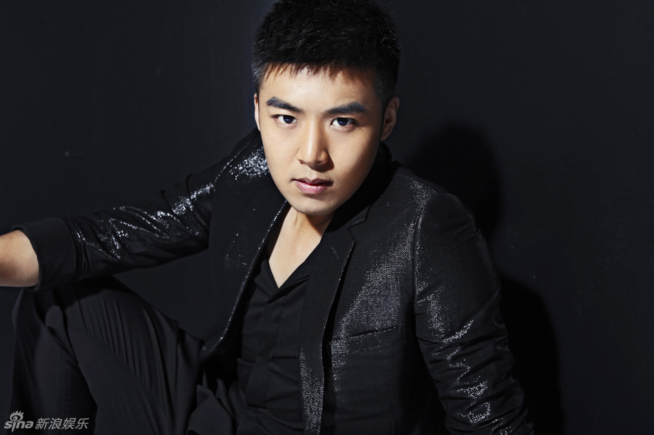 组图:王今铎拍型男写真 酷帅黑衣霸气十足_高清图集_新浪网