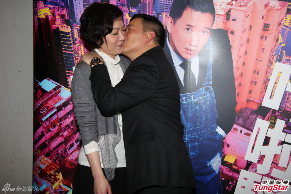 组图:杜汶泽西装登台说秀 夫妻当众热吻_高清图集_新浪网