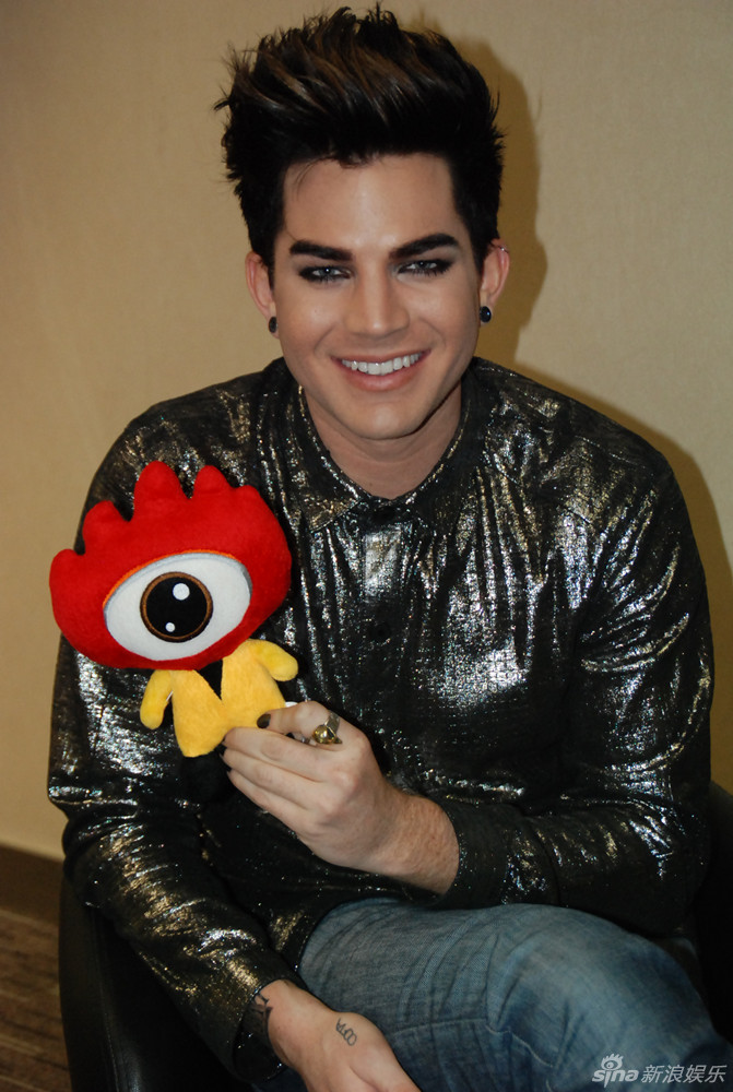 组图:亚当兰伯特上海妩媚开唱眼线撩人_高清图集_新浪网