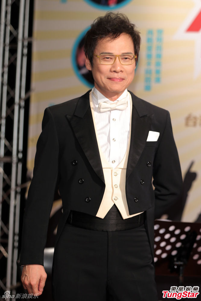 罗大佑燕尾服玩摇滚