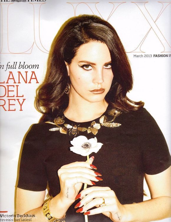 打雷姐登杂志封面 电眼撩人妩媚风情