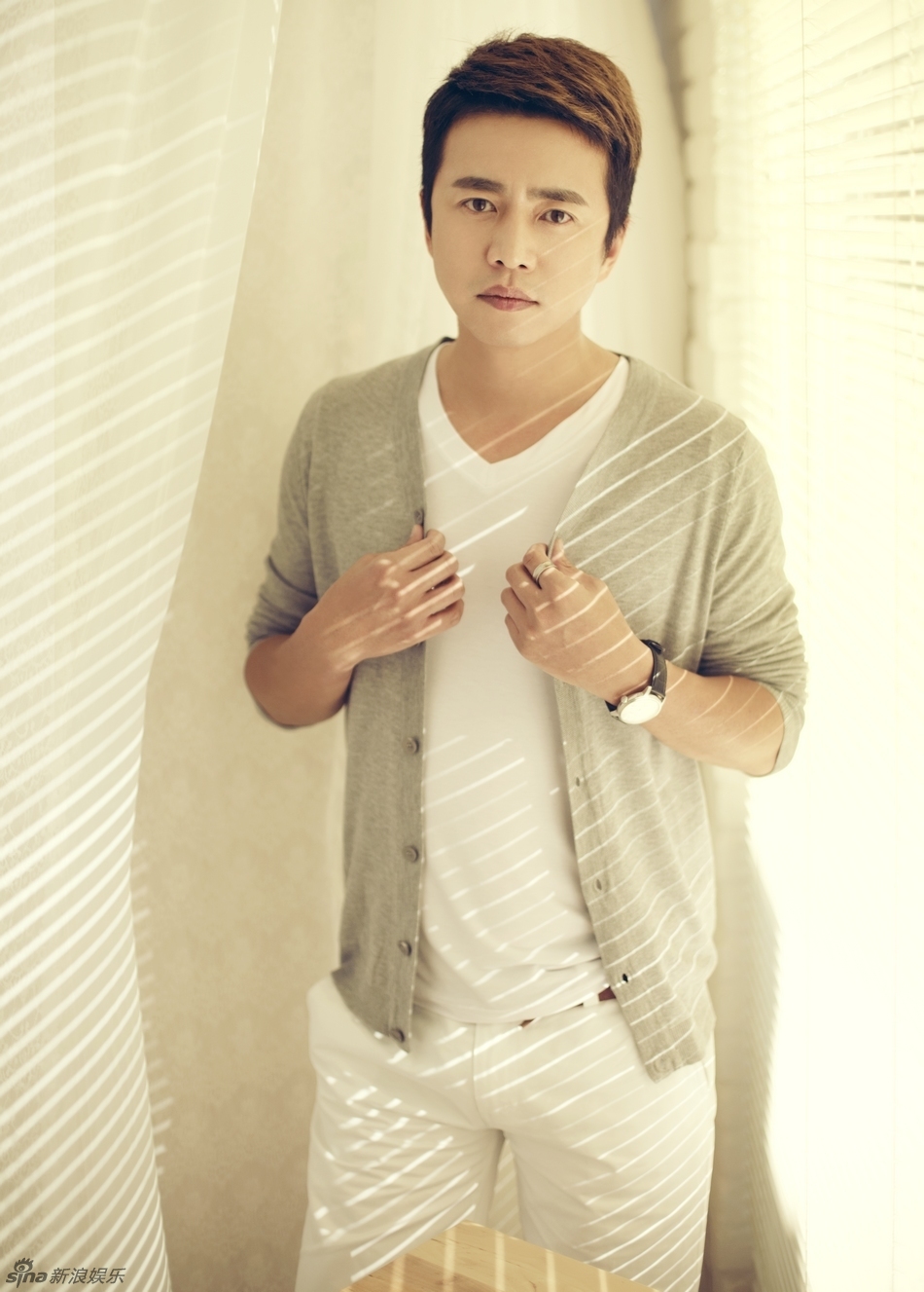 组图:赵正阳时尚写真显成熟男性魅力_高清图集_新浪网