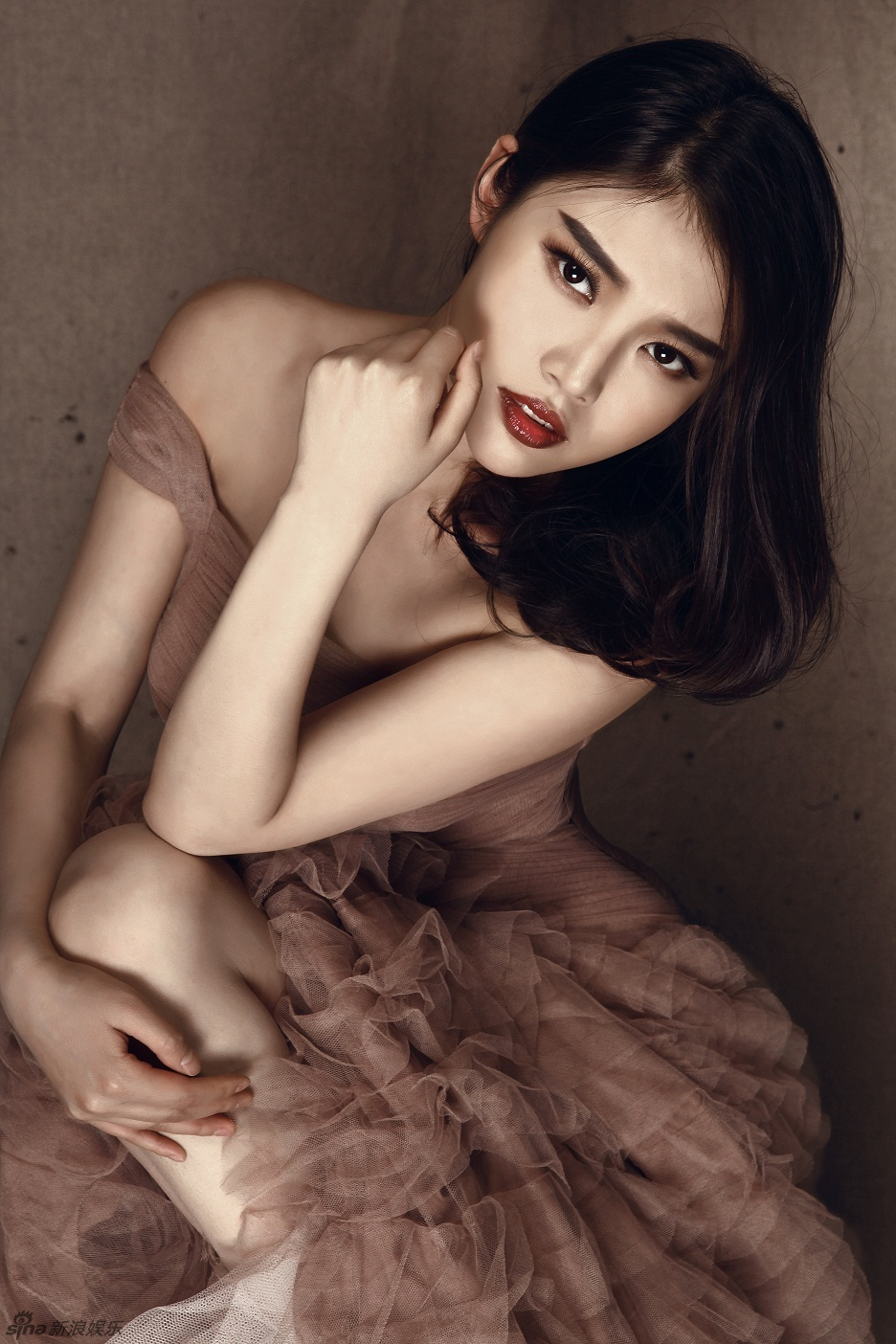 徐冬冬曝典雅写真展欧美名媛风