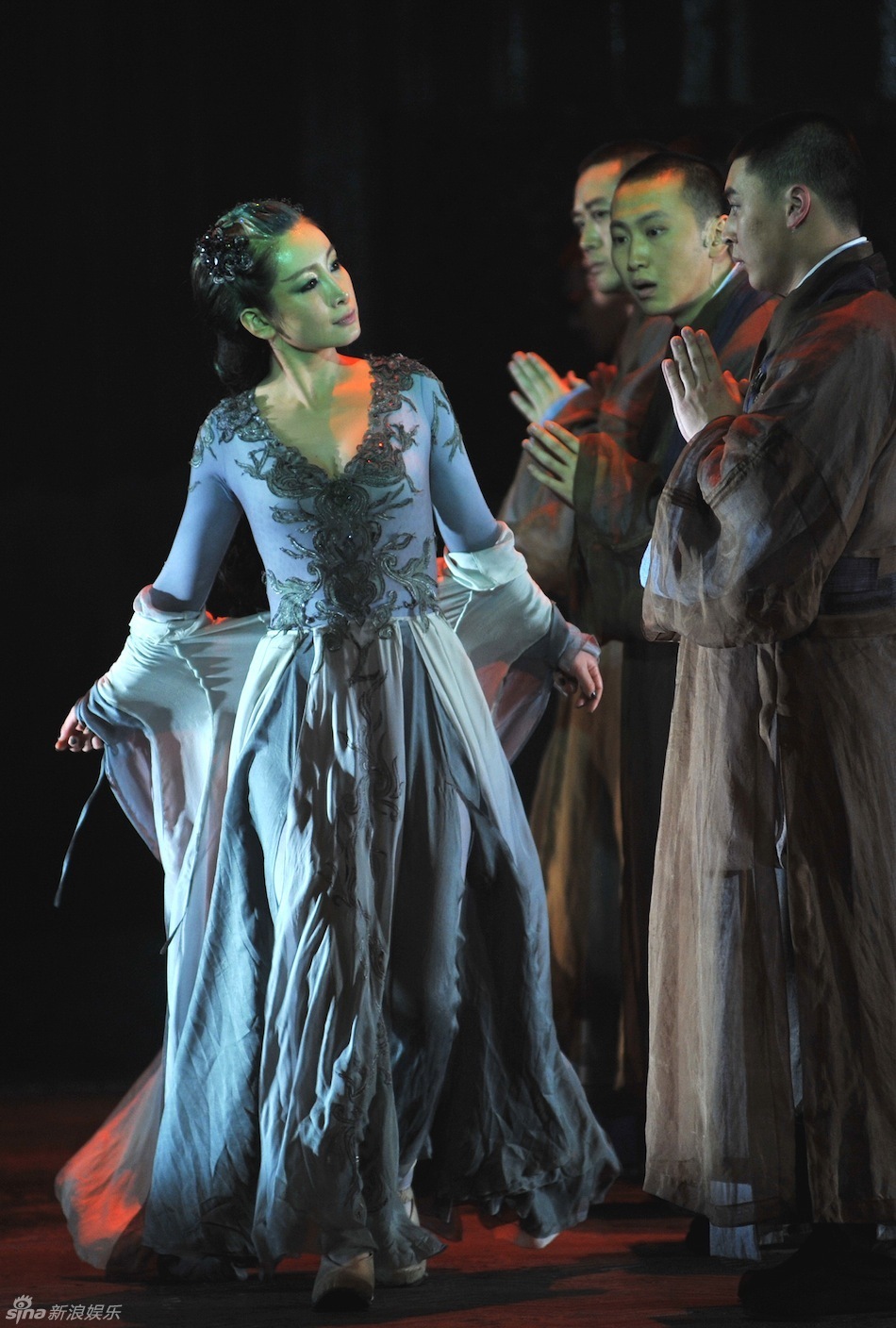 组图:田沁鑫《青蛇》袁泉秦海璐唯美剧照曝光_高清图集_新浪网