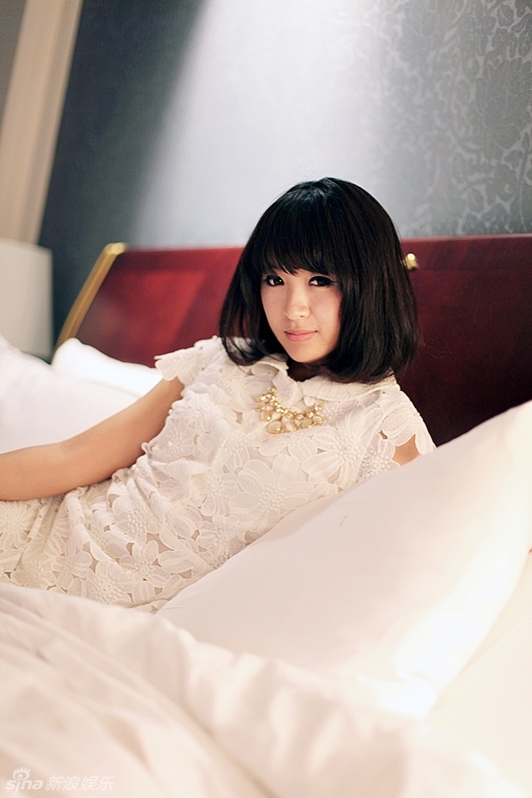 组图:阿悄最新写真展现文艺与性感两面性_高清图集_新浪网