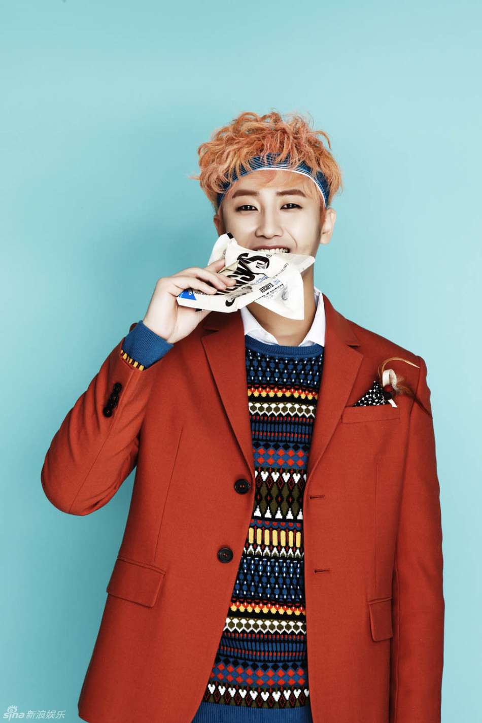 ss501成员许永生公开新专辑宣传照金发惹眼