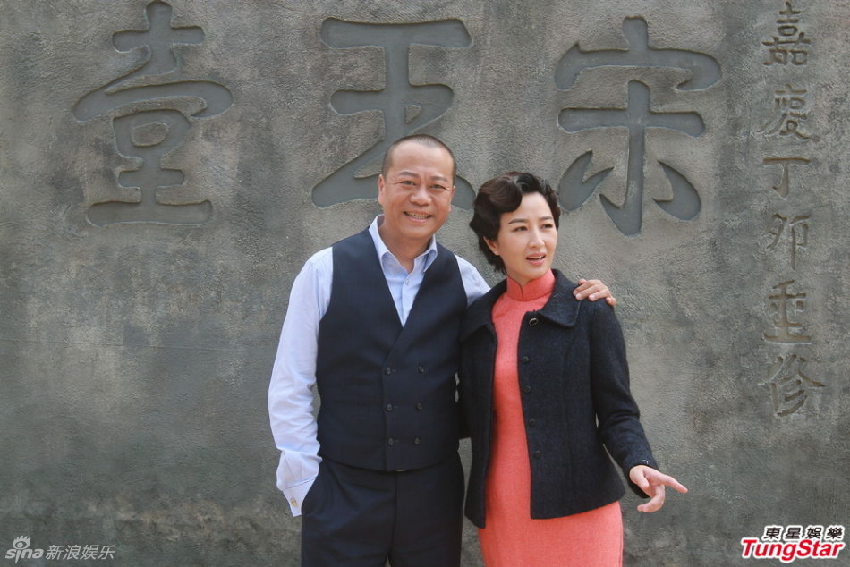 欧阳震华病后复工搭档关咏荷神采奕奕