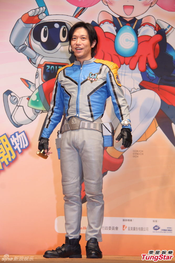 吉冈毅志超人装会粉丝 否认动漫误导少年