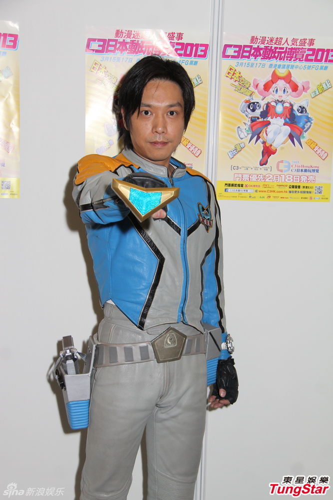 吉冈毅志超人装会粉丝 否认动漫误导少年