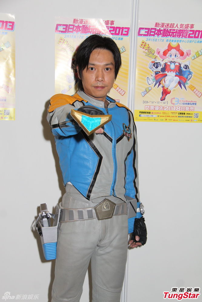 组图:吉冈毅志超人装会粉丝 否认动漫误导少年_高清图集_新浪网