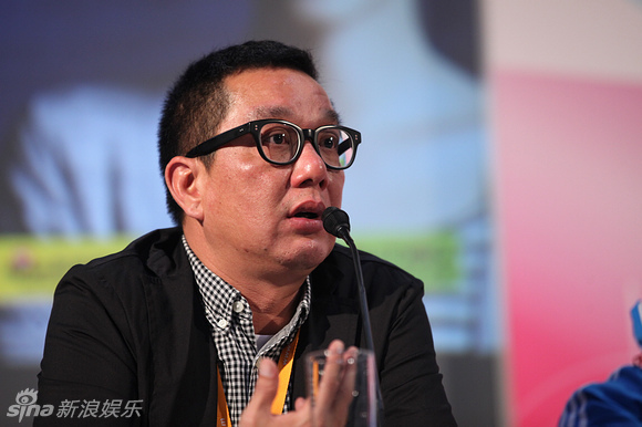 新浪娱乐讯 2013新浪潮论坛由魏君子主持,新锐导演杨采妮,郭子健,叶伟