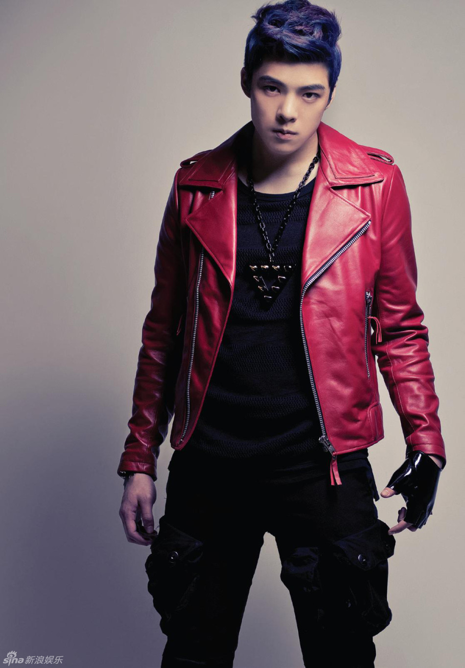 m4m成员宇胜宣传照 酷帅外形认真姿态