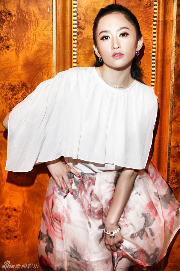 杨蕊曝时尚大片优雅大气