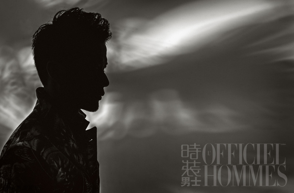 组图:段奕宏登杂志封面 深沉张扬展现别样一面_高清图集_新浪网