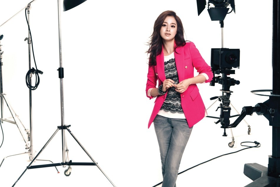 金泰熙展干练气质