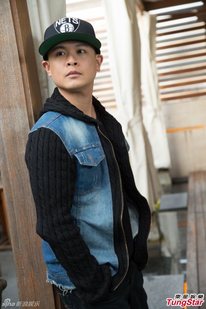 由幕后伴唱成为歌手,侧田的路并不平坦,但无阻