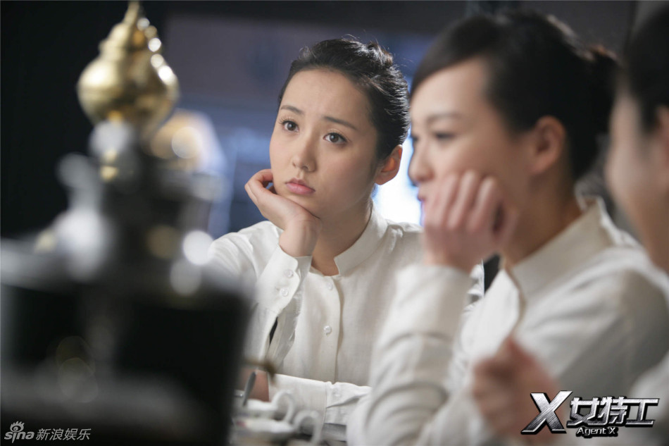 吕一x女特工清新演绎制服秀