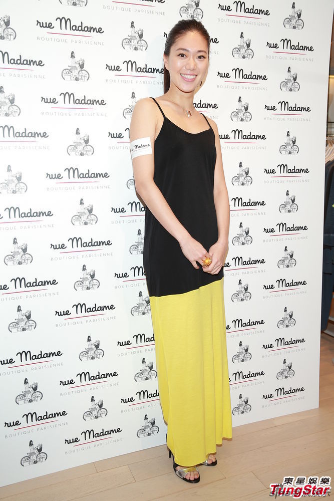 新浪娱乐讯 与好友何韵诗传绯闻的台湾演员邓九云,今天现身香港出席