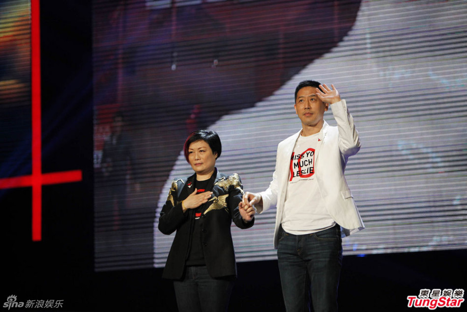 唐鹤德鞠躬谢哥哥粉丝