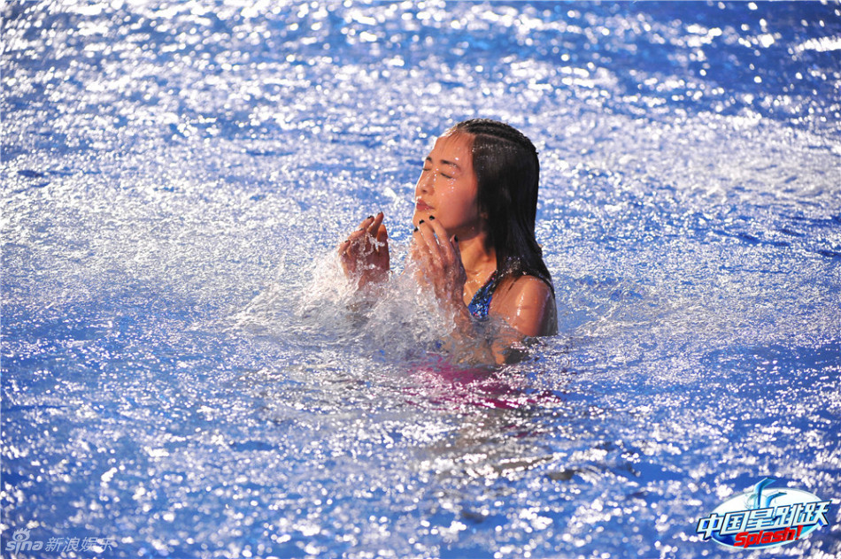 组图:《中国星跳跃》首期 牛群首跳失误晕厥_高清图集_新浪网