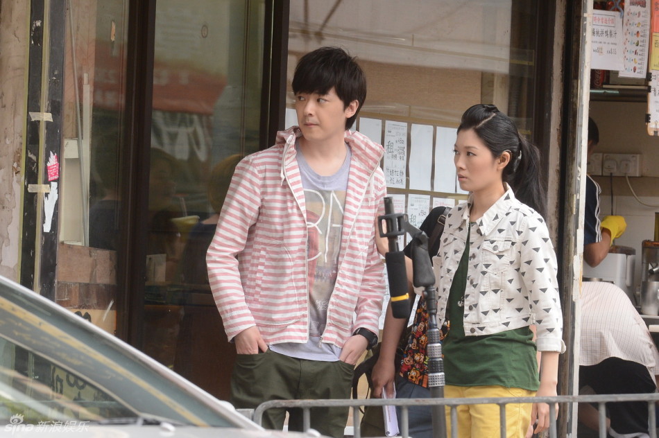 洪卓立街头拍mv短片