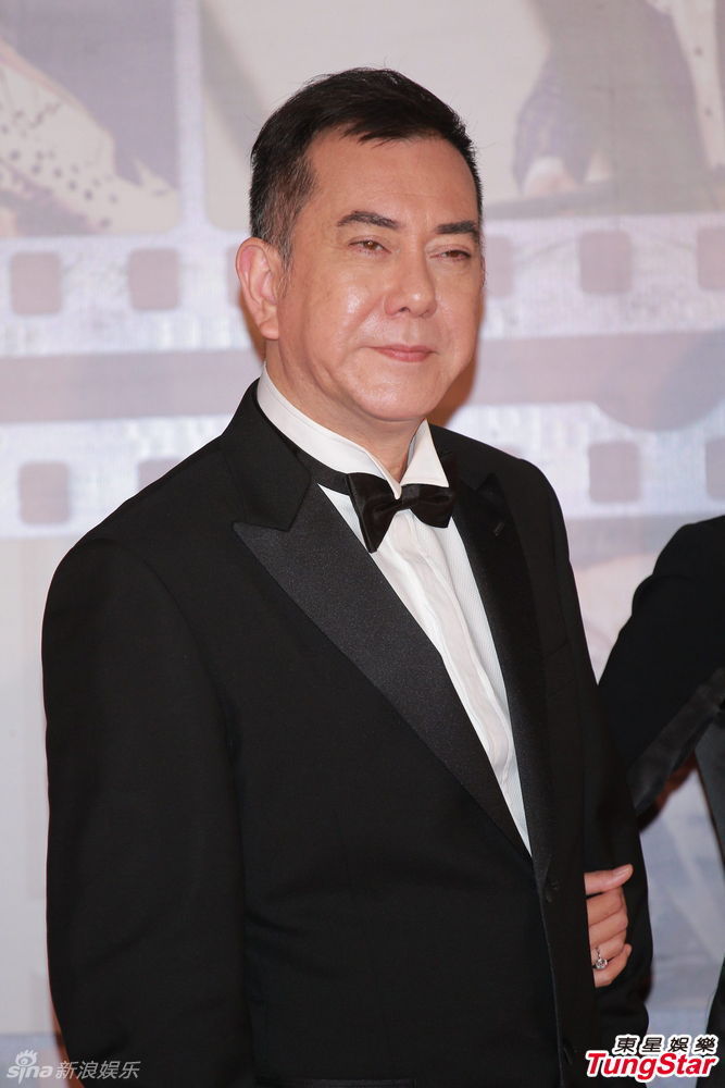 黄秋生亮相金像红毯