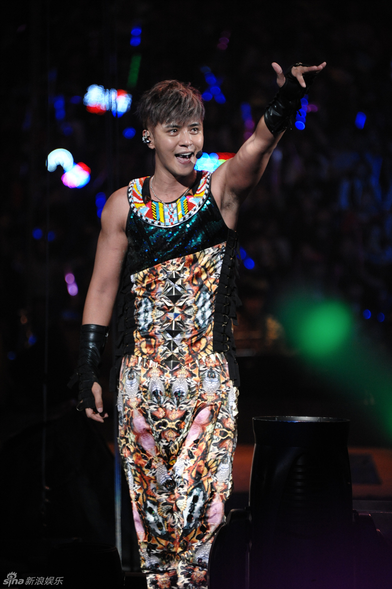 11 / 28 新浪娱乐讯 4月13日,罗志祥开启2013"舞极限"巡演的上海站