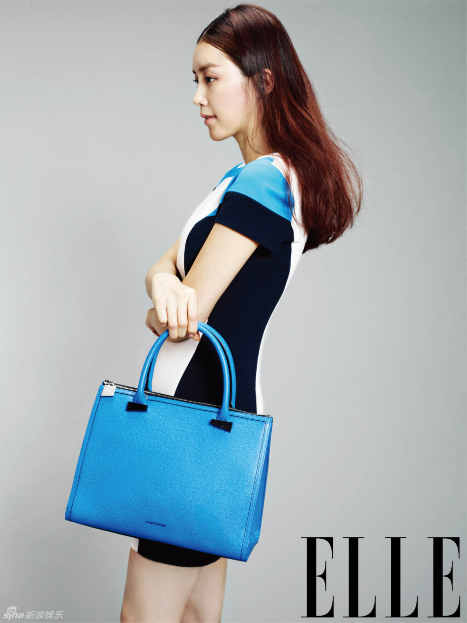 蔡贞安时尚迷人秀裸妆