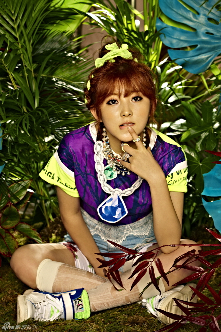 高清组图:韩团4minute公开性感丛林写真_高清图集_新浪网