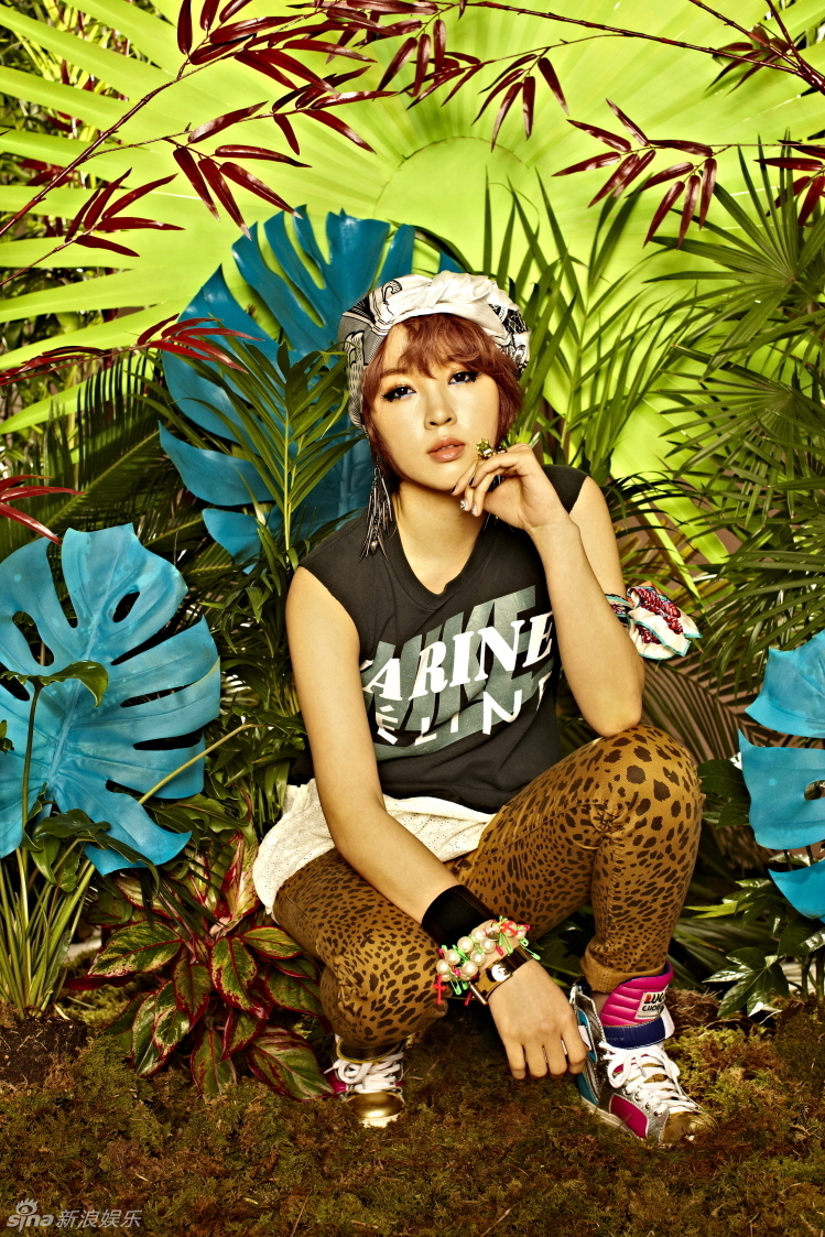 高清组图:韩团4minute公开性感丛林写真_高清图集_新浪网