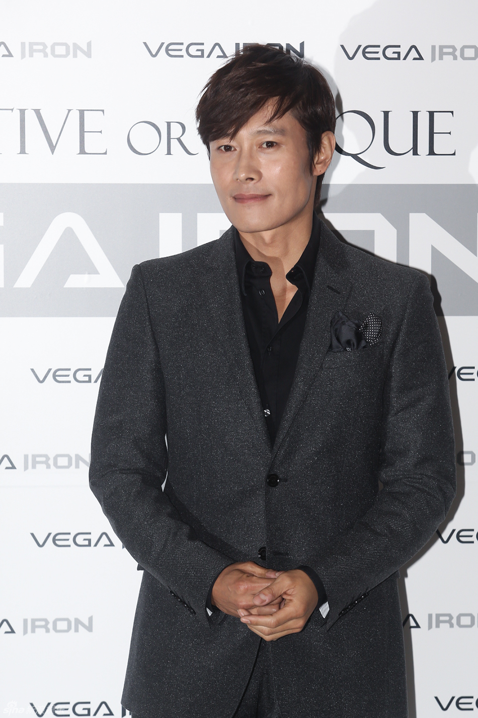 组图:韩星李秉宪身着干练西装出席活动_高清图集_新浪网