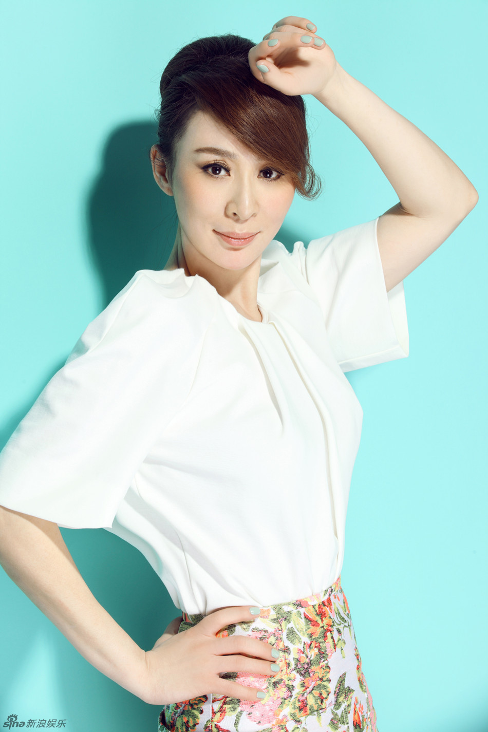 组图:武小莉清新写真春意盎然_高清图集_新浪网