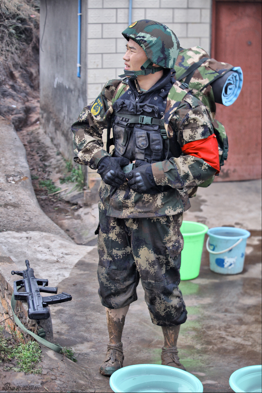 谢孟伟《士兵突击》进行拉练