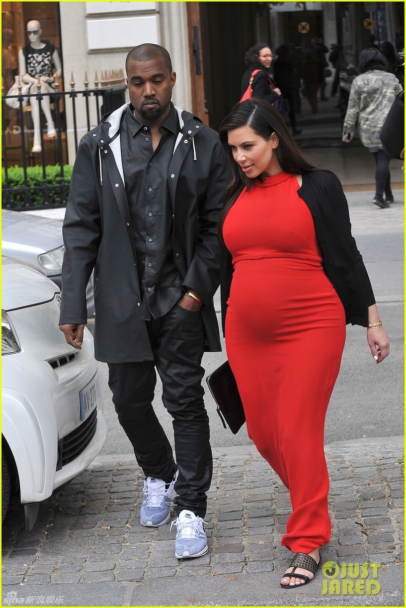 卡戴珊怀孕大肚身材臃肿