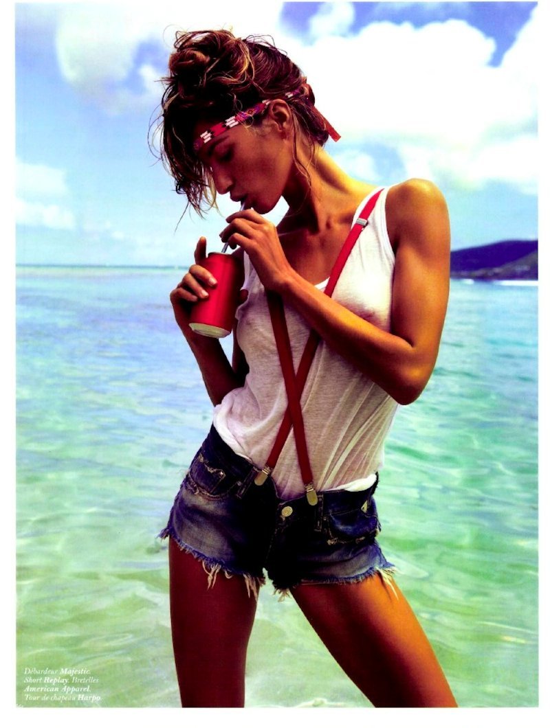 吉赛尔-邦辰最新热带海岛风情写真曝光,邦辰豪放半裸出镜,沙滩搔首弄