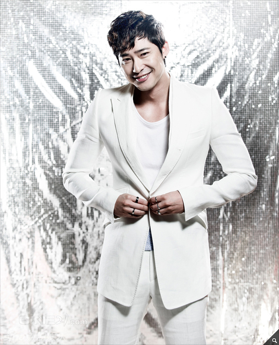 姜至奂帅气写真活力奔放