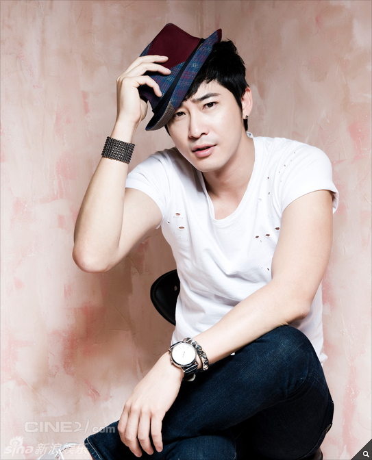 姜至奂帅气写真活力奔放