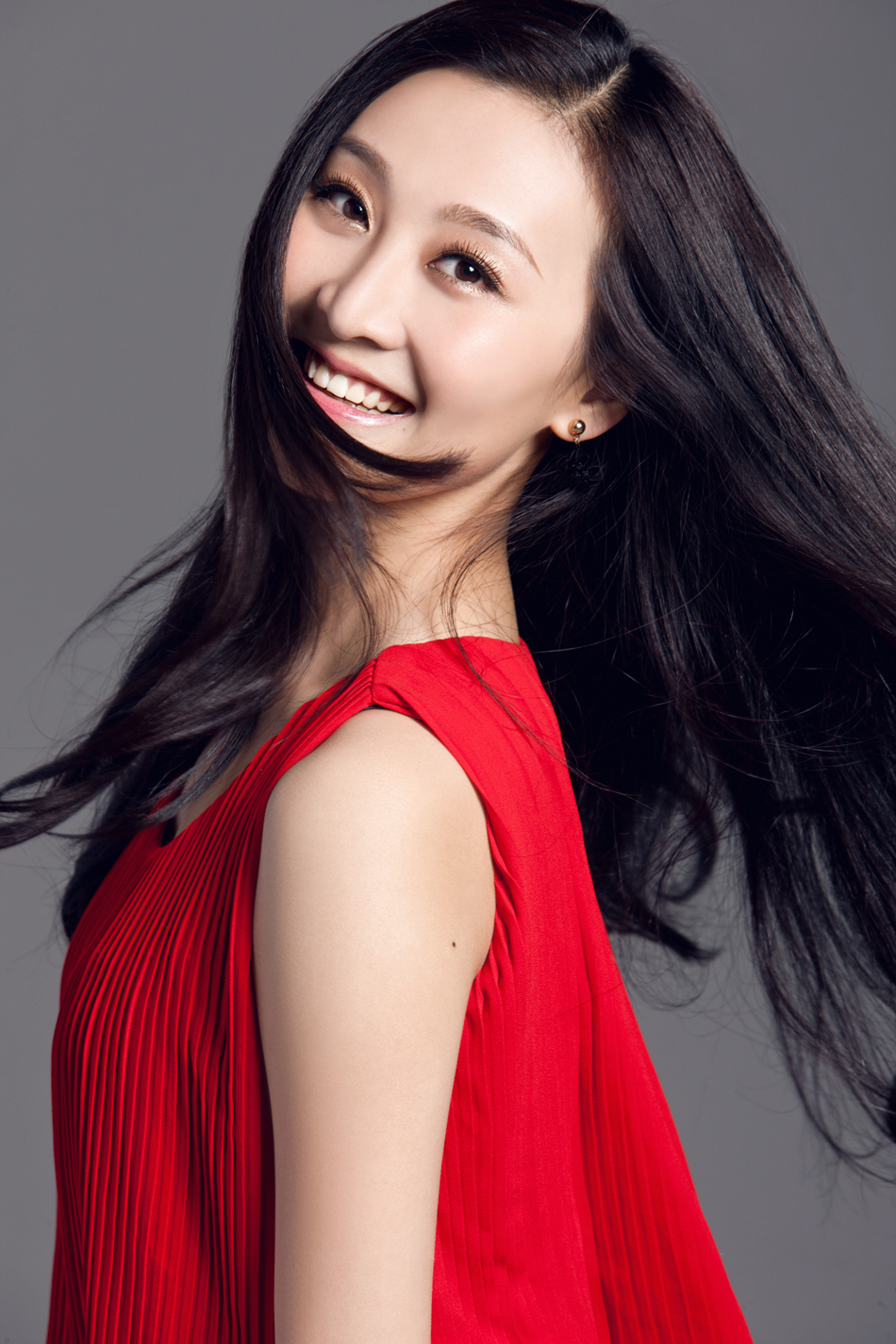 组图:钱璇全新时尚写真 温馨甜美笑容_高清图集_新浪网