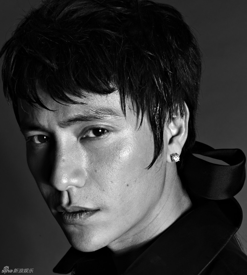 组图:陈坤登杂志封面 罕见露臂部纹身野性神秘_高清图集_新浪网