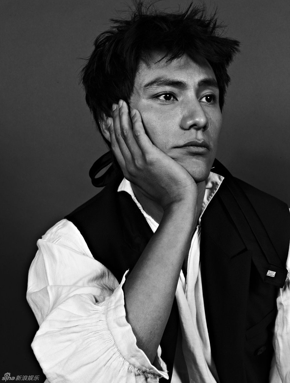 组图:陈坤登杂志封面 罕见露臂部纹身野性神秘_高清图集_新浪网
