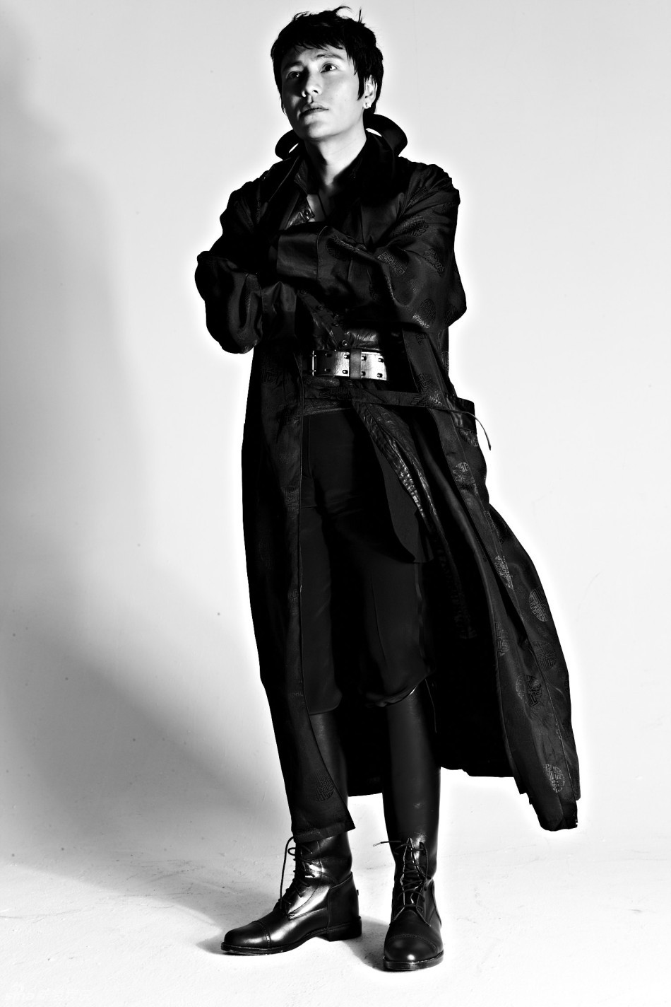 组图:陈坤登杂志封面 罕见露臂部纹身野性神秘_高清图集_新浪网